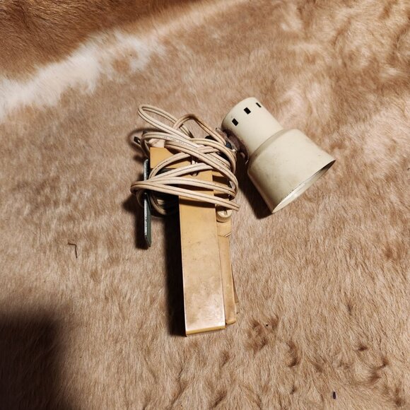 Vintage Desk Lamp Clip-On Light Beige Metal & Plastic Adjustable Fixture MCM Uti - Picture 4 of 6